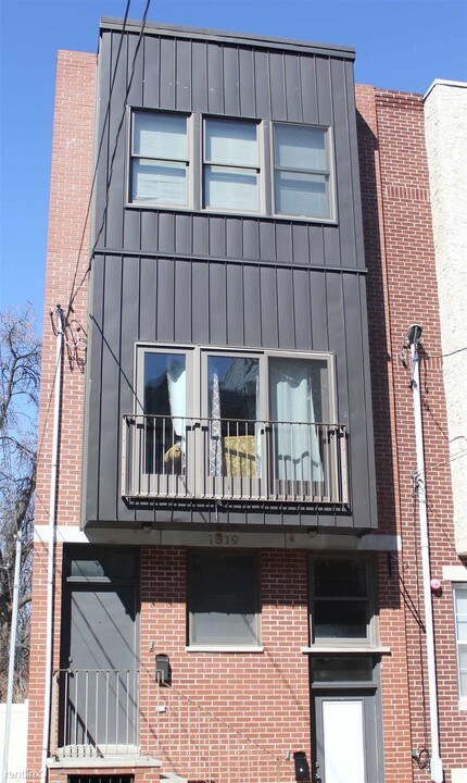 1819 W Berks St-Unit -Unit 2 in Philadelphia, PA - Building Photo
