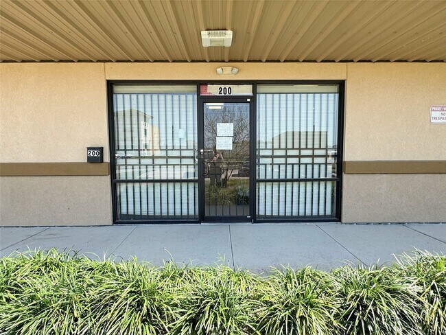 12317 Bellaire Blvd in Houston, TX - Building Photo - Building Photo