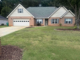 208 Golden Eagle Dr in Kathleen, GA - Building Photo