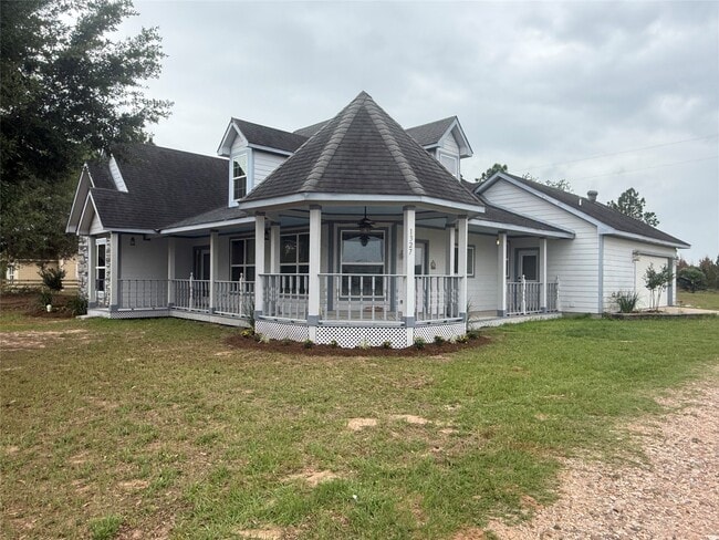 1327 Kenney Hall Rd in Bellville, TX - Building Photo - Building Photo