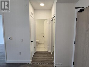 225 Commerce St in Vaughan, ON - Building Photo - Building Photo