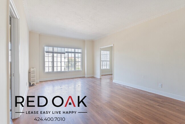 property at 570 N Rossmore Ave