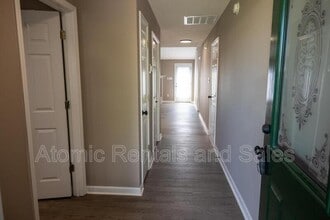 130 Hawthorne Oaks Way in Powell, TN - Foto de edificio - Building Photo