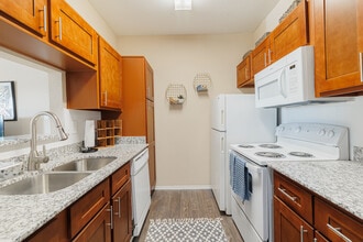 Pirates Landing in Seabrook, TX - Foto de edificio - Building Photo