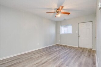 1447 W 40th St in Norfolk, VA - Foto de edificio - Building Photo