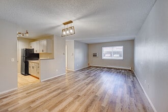 5770 E Warren Ave, Unit #C-114 in Denver, CO - Building Photo - Building Photo