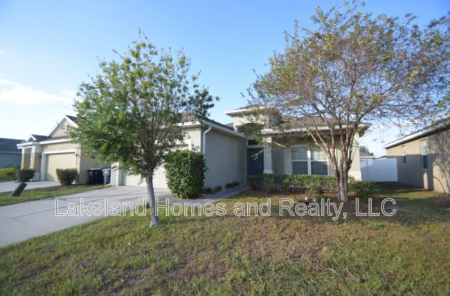 823 Krenson Woods Ln in Lakeland, FL - Building Photo - Building Photo