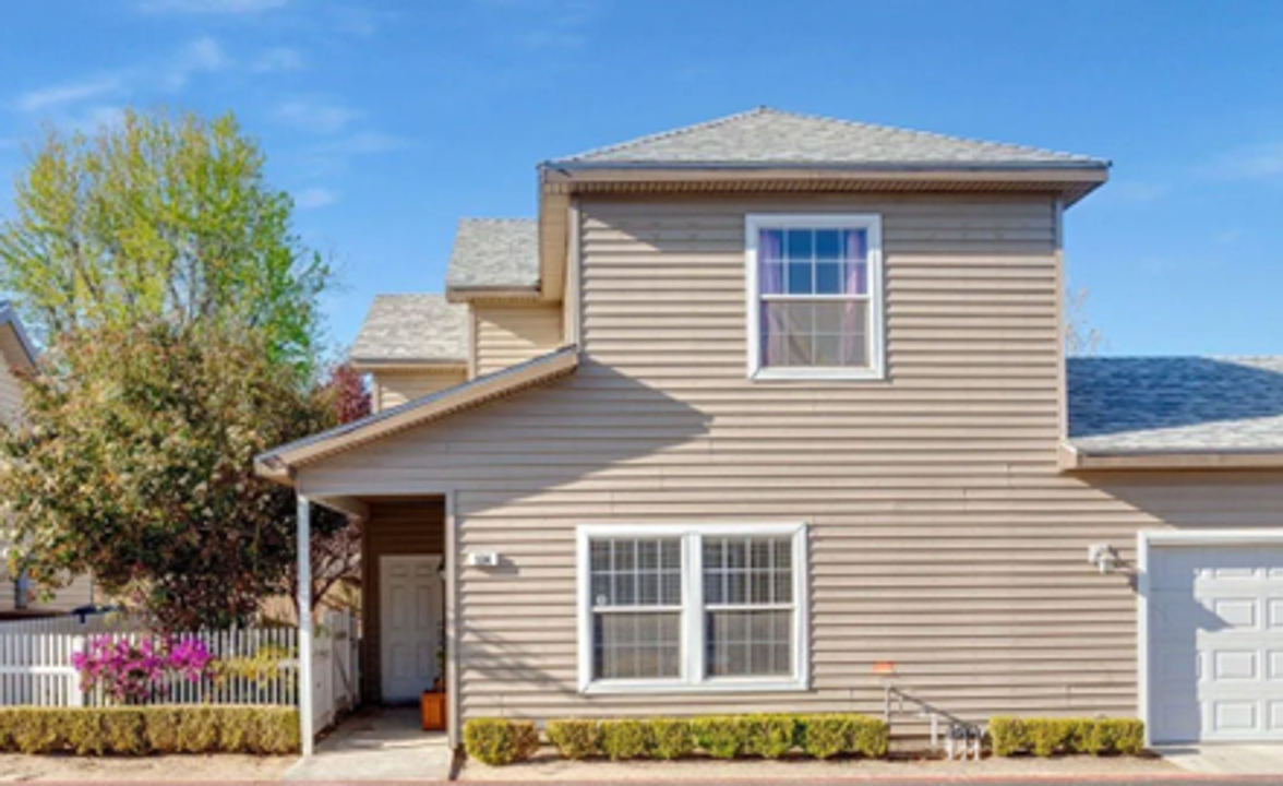 504 Harrier Wy in Bakersfield, CA - Building Photo