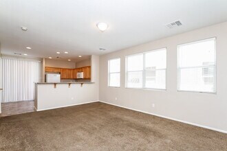 548 Bayo Canyon Ct in Henderson, NV - Building Photo - Building Photo