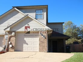 5875 Creekside Cir in Tyler, TX - Building Photo
