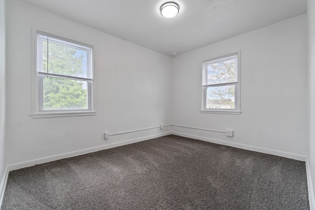 38 Midland Heights Cir in Midland, PA - Building Photo