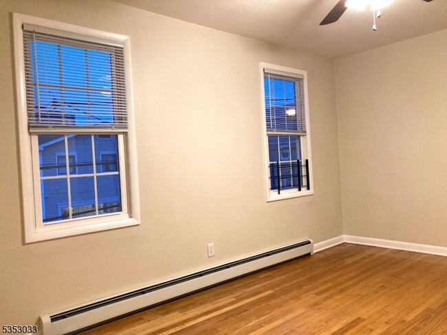 96 Van Buren St in Newark, NJ - Building Photo - Building Photo