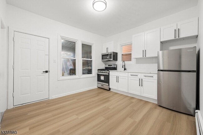 114 Putnam St in Paterson, NJ - Building Photo - Building Photo