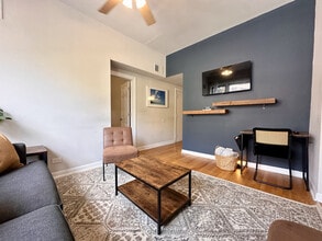 906 N Damen Ave in Chicago, IL - Building Photo - Building Photo