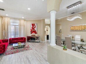 2221 NW 129th Terrace in Pembroke Pines, FL - Foto de edificio - Building Photo