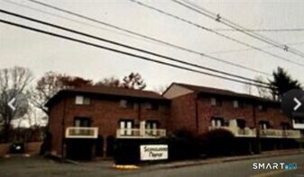 329 Scott Rd in Waterbury, CT - Building Photo