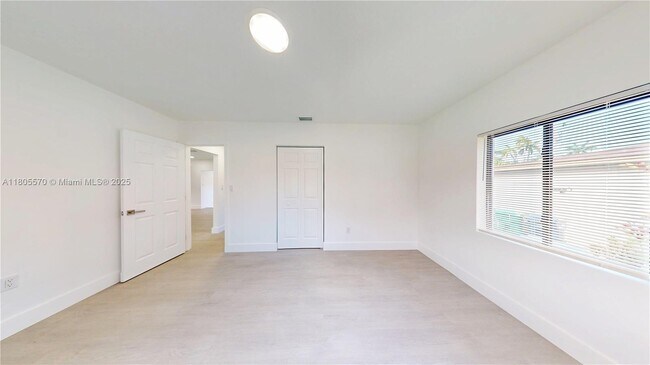 355 NE 111th St in Miami, FL - Building Photo - Building Photo