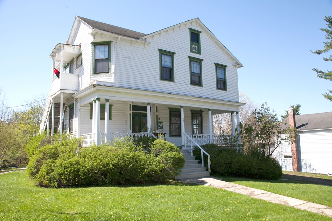 431 E Seneca St in Ithaca, NY - Building Photo