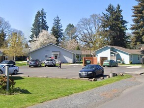 33878 E Columbia Ave in Scappoose, OR - Building Photo - Building Photo