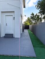 325 W 60th St, Unit Hialeah in Hialeah, FL - Building Photo