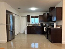 513 NW 77th St in Miami, FL - Building Photo