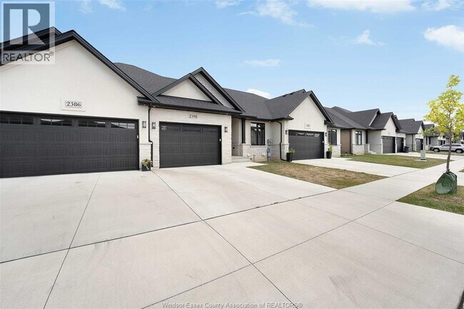 2398 Barkley Ave in Windsor, ON - Building Photo - Building Photo