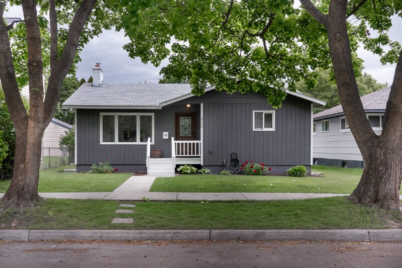 925 3rd Ave W in Kalispell, MT - Foto de edificio