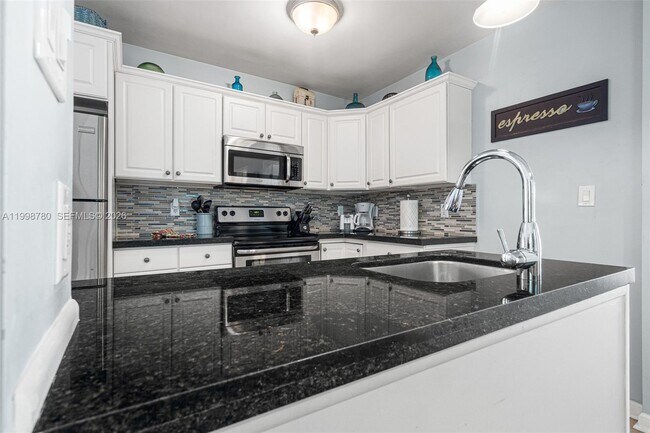 2033 NE 33rd Ave in Fort Lauderdale, FL - Building Photo - Building Photo