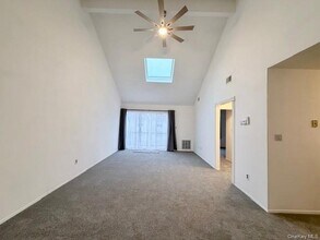 42 Greenmeadow Dr in Babylon, NY - Building Photo - Building Photo