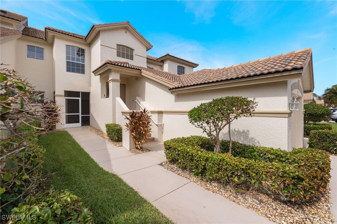9201 Bayberry Bend in Ft. Myers, FL - Building Photo