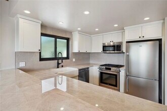 410 1/2 Dahlia Ave in Newport Beach, CA - Building Photo - Building Photo