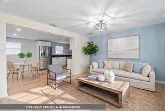 353 E Lakewood Rd in West Palm Beach, FL - Building Photo - Building Photo