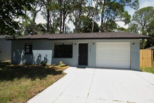 7138 Oakwood Dr in New Port Richey, FL - Building Photo