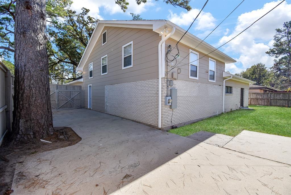 10083 Briarwild Ln in Houston, TX - Building Photo