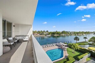 9111 E Bay Harbor Dr in Bay Harbor Islands, FL - Building Photo