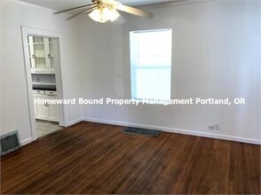 1124 NE Roselawn St in Portland, OR - Building Photo - Building Photo