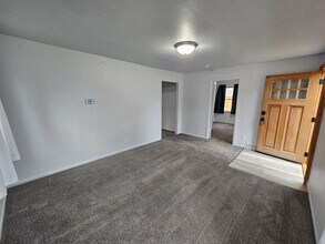 728 E 37th Ave in Spokane, WA - Foto de edificio - Building Photo