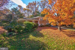 6220 Robinwood Rd in Bethesda, MD - Building Photo