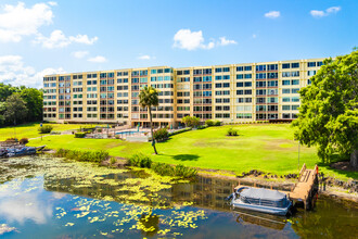 Spring Lake Towers in Winter Haven, FL - Building Photo - Building Photo