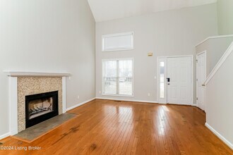 5507 Woodcross Pl in Louisville, KY - Building Photo - Building Photo