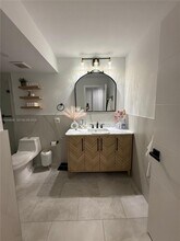 7155 NW 179th St in Hialeah, FL - Building Photo - Building Photo
