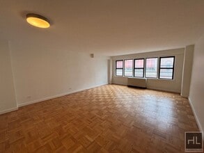 EAST 63 STREET in New York, NY - Foto de edificio - Building Photo