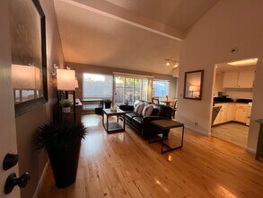 1369 Cherrywood Sq in San Jose, CA - Building Photo - Building Photo