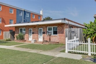 315 15th St, Unit 6 in Virginia Beach, VA - Foto de edificio - Building Photo