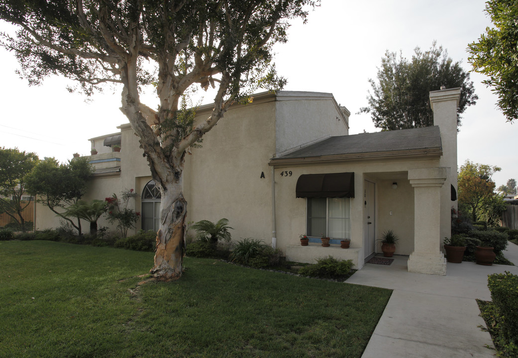 Ocean House Apartments in Costa Mesa, CA - Foto de edificio