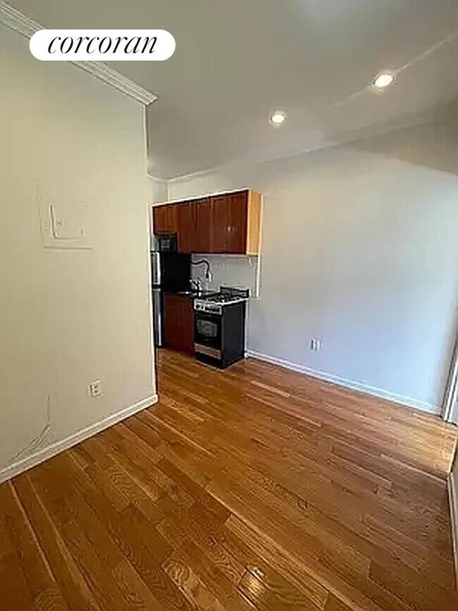 235 E 27th St in New York, NY - Building Photo - Building Photo
