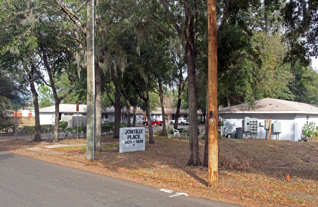 Jontilly Place in Brandon, FL - Foto de edificio