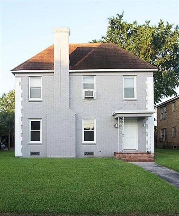 2404 Wentworth St Photo