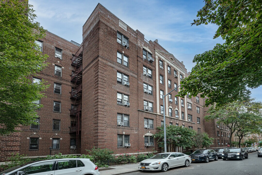 The Hampshire House in Flushing, NY - Building Photo