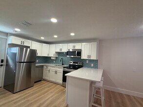 819 Franklin Ave in Ellenton, FL - Foto de edificio - Building Photo